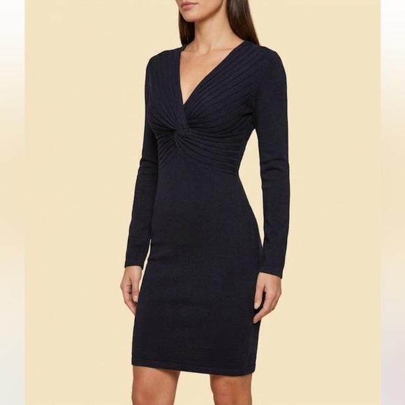 WOW couture Dresses & Skirts - WOW Couture Elegant Black V-Neck Dress